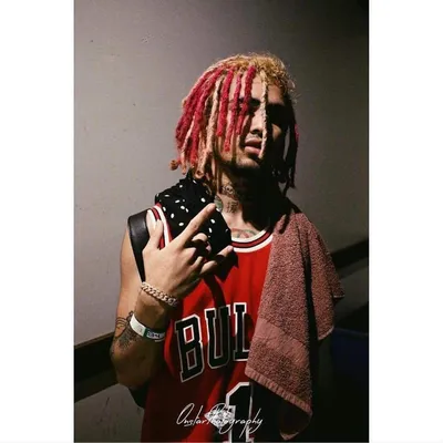 Фотка Lil Pump с яркими акцентами: выберите формат для скачивания