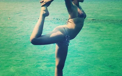 Скачать бесплатно фото Любови Успенской на пляже в HD качестве