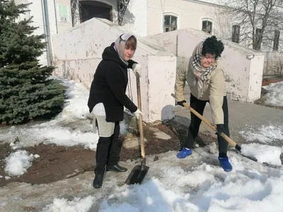 Ледяные шедевры: Фотографии с людьми в заснеженной атмосфере