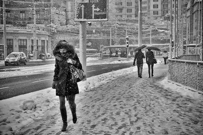Люди на улице: Зимние кадры с возможностью скачивания фото