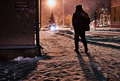 Люди в холоде: Фотографии с возможностью загрузки JPG, PNG, WebP