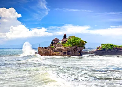 Фото пляжей Бали с традиционной архитектурой