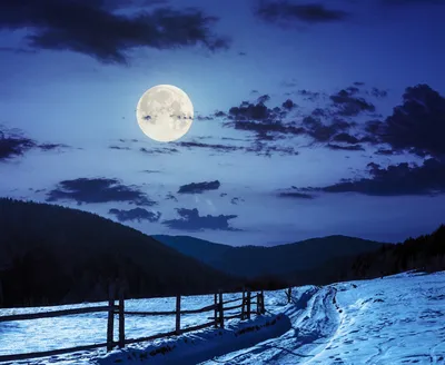 Фотографии Луны зимой: Выбирайте формат для загрузки (JPG, PNG, WebP)