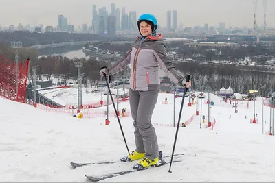 Лыжники великолепных горных пейзажей