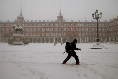 Мадридский зимний пейзаж: выберите свой размер изображения