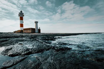 Служитель мореплавателей: Маяк на бескрайнем океане (фото)