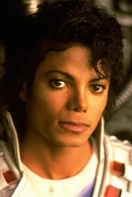 Фотка Майкла Джексона в наряде King of Pop