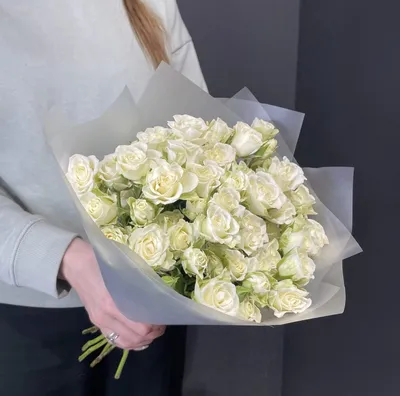 Красивые маленькие белые розы - фотка в jpg