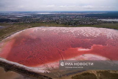 Магическое Малиновое озеро: загадочное чудо природы на фотографиях