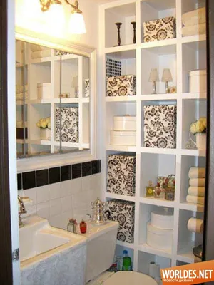 Малогабаритная ванная комната: фото с использованием ярких обоев для создания акцентных стен