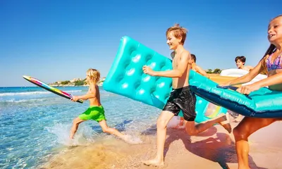 Фотоальбом Малолетки на пляже: летние мгновения счастья и игр
