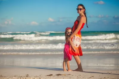 Фото мамочек на пляже - скачать бесплатно новые изображения в хорошем качестве