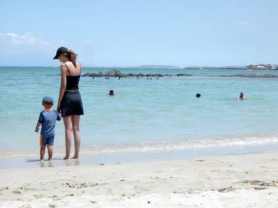 Фото мамочек на пляже - картинки в формате JPG, PNG, WebP для скачивания бесплатно