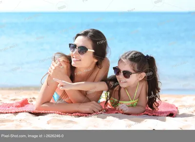 Мамочки на пляже: фотоальбом счастливых моментов