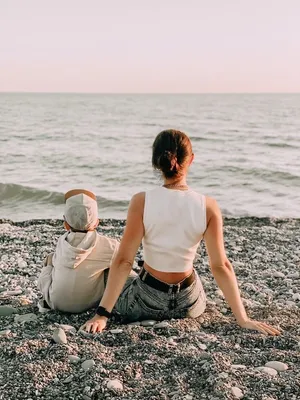 Летний отдых мамочек на пляже: фотографии радости