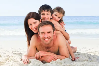Полезные фото мамы с детьми на пляже: советы по выбору изображения