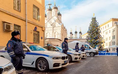 Фотографии полицейских автомобилей России