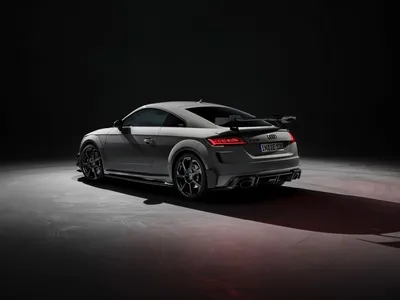 Машина Audi TT в спокойной обстановке, фото