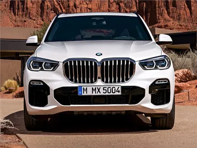 Фото BMW X5 в движении на скорости