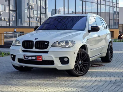 Изображение BMW X5 с оригинальным кузовом