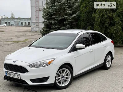 Картинка Ford Focus с фонарем красного цвета