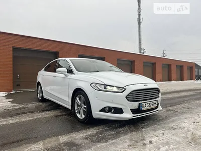 Изображение Форда Mondeo для использования в коммерческих проектах