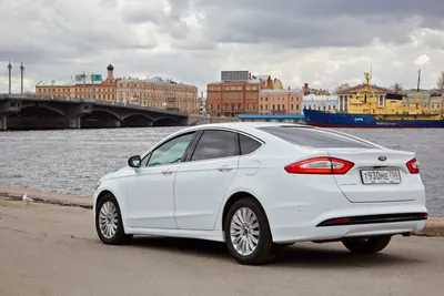 Изображение Форда Mondeo в формате PNG для использования в социальных сетях