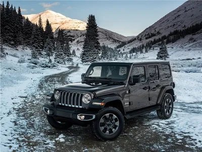 Изображение jeep на фоне облаков