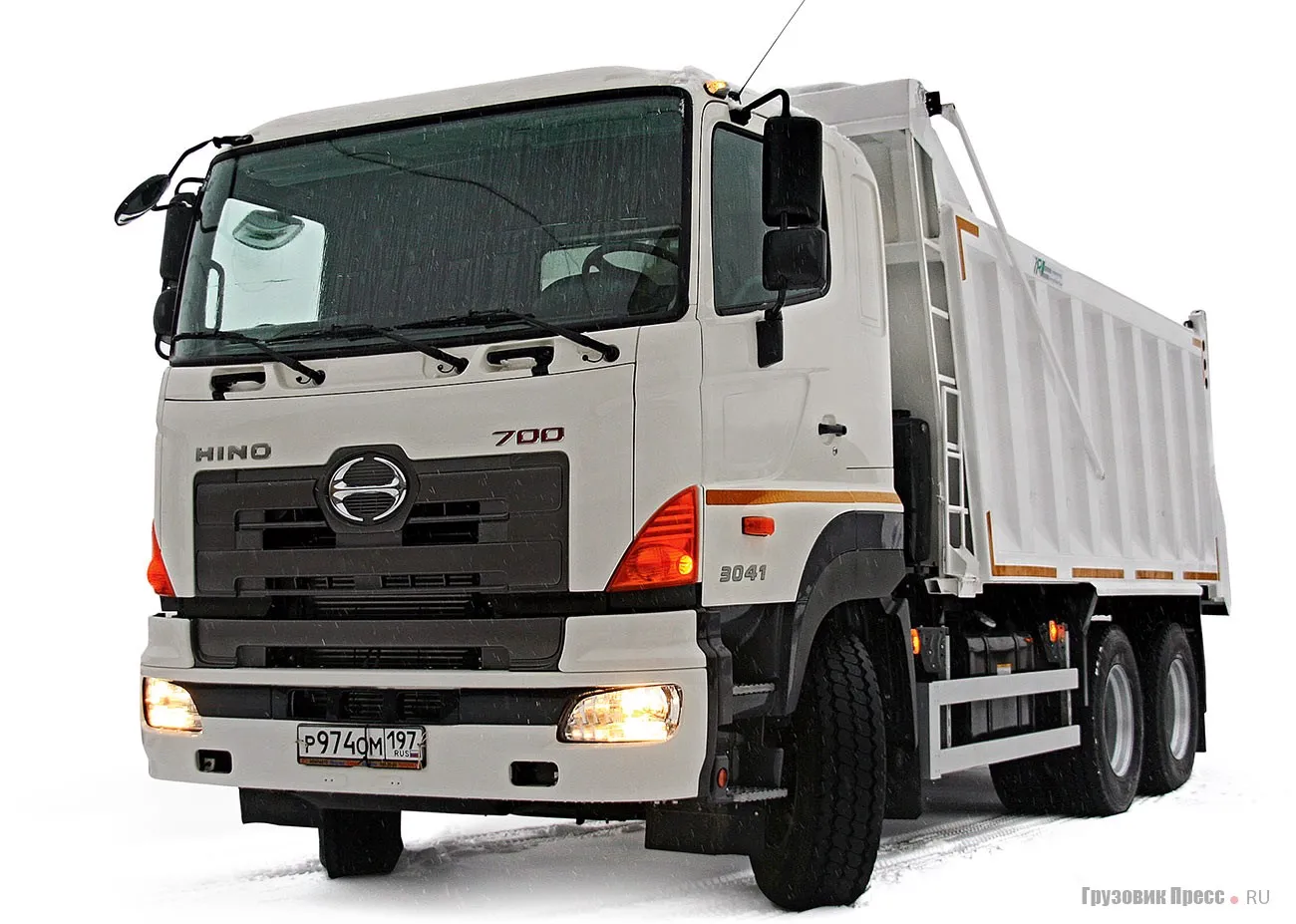 Самосвал hino. Хино 700. Hino 700 самосвал. Хино 700 фура. Hino 700 6x4 самосвал.