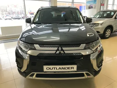 Картинка Mitsubishi Outlander в городском окружении