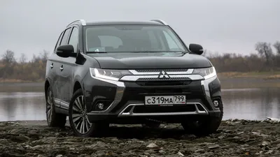 Фото Mitsubishi Outlander с открытым багажником