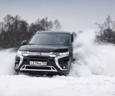 Фотография Mitsubishi Outlander на автомобильной выставке