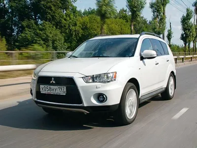 Фотография Mitsubishi Outlander с удобным салоном