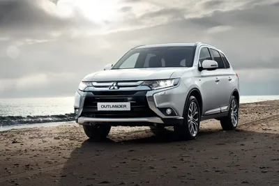 Фото Mitsubishi Outlander в черно-белом стиле