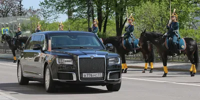 Фотка машины патриарха Кирилла, доступная для скачивания в формате jpg