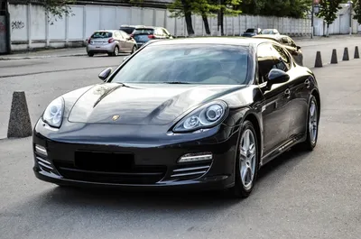 Фото автомобиля Porsche Panamera в формате webp