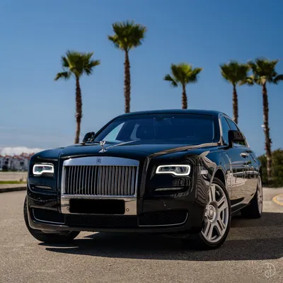 Качественное изображение автомобиля Rolls Royce