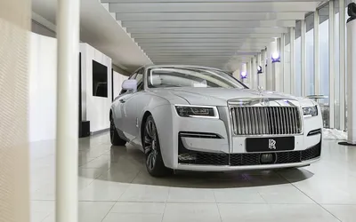 Качественное фото машины Rolls Royce в формате WebP