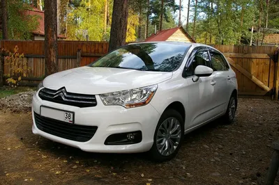 Бесплатное изображение Машины Citroen C4 с высоким динамическим диапазоном