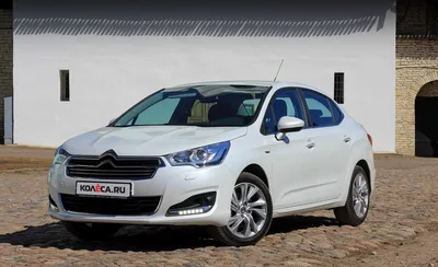 Фото Машины Citroen C4 на воде