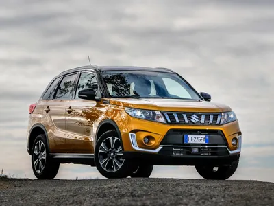 Фото Suzuki Vitara в стильном дизайне на фоне природы