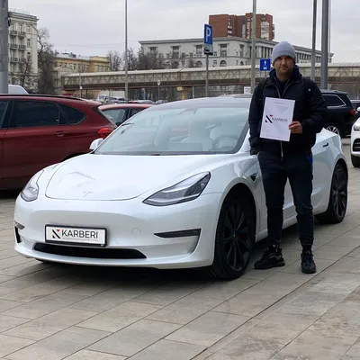 Фото престижного электромобиля Tesla