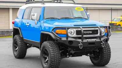 Фотка Toyota Jeep в студийной обработке