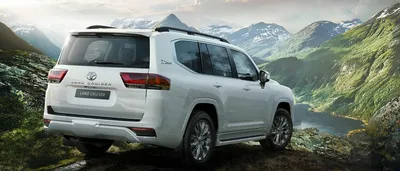 Фото Toyota Jeep в ночное время суток