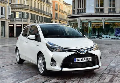 Картинка Toyota Yaris: выберите формат webp для скачивания