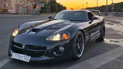 Фото автомобиля Viper в различных ракурсах