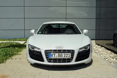 Картинка с автомобилем Audi R8 в формате JPG для использования в презентации