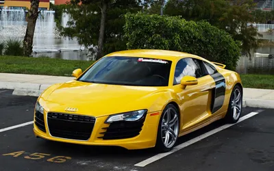 Фотография Audi R8 для использования в рекламных целях в формате WebP