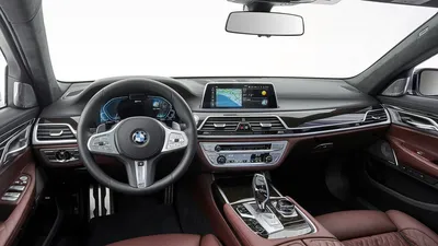 Изображение BMW X8 с солнечными бликами