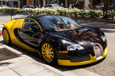 «Фотка bugatti veyron в дневное время»